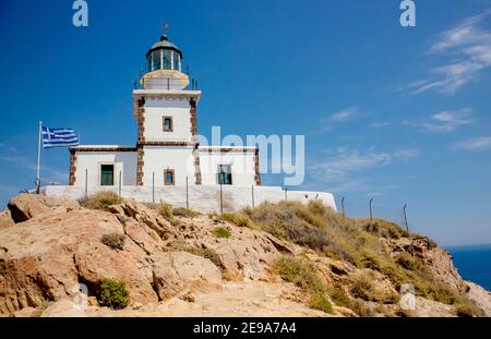 Akrotiri Leuchtturm auf der Insel Santorini, Griechenland, in Europa (2019). Stockfoto