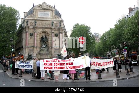 Anti-Abtreibung Rallye Place Saint-Michel in Paris, Frankreich, am 13. Mai 2006. Foto von Nicolas Chauveau/ABACAPRESS.COM Stockfoto