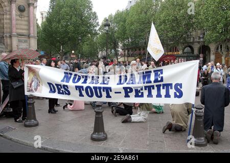 Anti-Abtreibung Rallye Place Saint-Michel in Paris, Frankreich, am 13. Mai 2006. Foto von Nicolas Chauveau/ABACAPRESS.COM Stockfoto