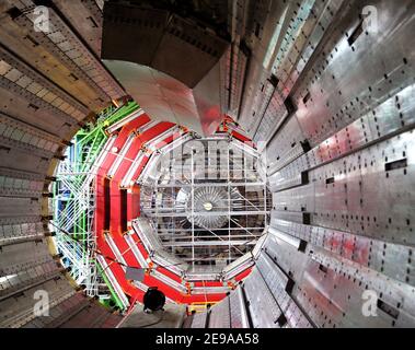 Die Baustelle des LHC (Large Hadron Collider), des größten Teilchenbeschleunigers der Welt, in Meyrin, Frankreich, am 16. Mai 2006. Der LHC kollidiert Hadronen (Protonen, um genau zu sein) im Tunnel mit einem Umfang von 27 km. Im Bild: Das CMS-Projekt (Detektor). Foto von Vincent Dargent/ABACAPRESS.COM Stockfoto