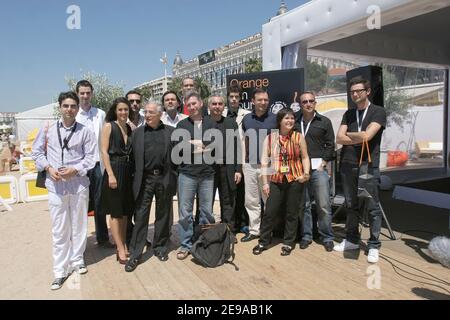 (L bis R) Jurymitglieder französischer Regisseur Claude Duty, französische Schauspielerin Olivia Bonamy französischer Schauspieler Gilles Lellouche, Canal Plus Kurzfilmmanagerin Pascale Faure, französischer Regisseur Christophe Barratier, französischer Szenarist Tonino Benacquista, Strategy Manager Orange France Jea-Noel Tronc nimmt am 19. Mai 2006 an dem "Orange Short Film Award" in Orange Beach während der Filmfestspiele von Cannes 59th in Cannes, Frankreich, Teil. Foto von Photo by Benoit Pinguet/ABACAPRESS.COM. Stockfoto