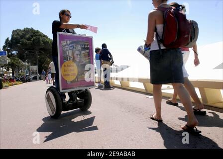 Atmosphärenbild entlang der Croisette während der Filmfestspiele 59th in Cannes, Frankreich am 20. Mai 2006. Foto von Axelle de Russe/ ABACAPRESS.COM Stockfoto