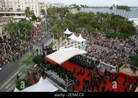 Luftaufnahme des Palais des Festivals Eingang und roten Teppich während der Filmfestspiele 59th in Cannes, Frankreich am 21. Mai 2006. Photo Pool von Benainous/ABACAPRESS.COM Stockfoto