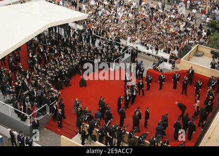 Luftaufnahme des Palais des Festivals Eingang und roten Teppich während der Filmfestspiele 59th in Cannes, Frankreich am 21. Mai 2006. Photo Pool von Benainous/ABACAPRESS.COM Stockfoto