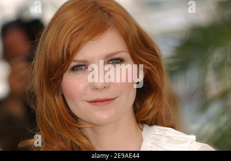 DIE US-Schauspielerin Kirsten Dunst posiert während des Fotoalles für den Film 'Marie-Antoinette' von Sofia Coppola, der am 24. Mai 2006 bei den Filmfestspielen von Cannes 59th in Cannes, Frankreich, vorgestellt wurde. Foto von Hahn-Nebinger-Orban/ABACAPRESS.COM Stockfoto