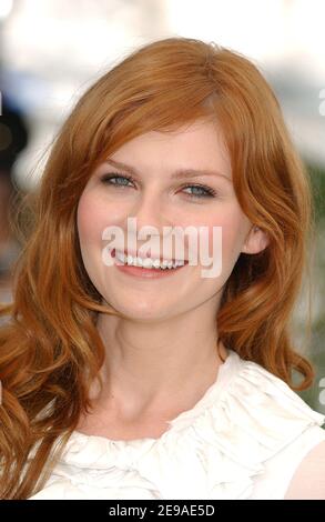 DIE US-Schauspielerin Kirsten Dunst posiert während des Fotoalles für den Film 'Marie-Antoinette' von Sofia Coppola, der am 24. Mai 2006 bei den Filmfestspielen von Cannes 59th in Cannes, Frankreich, vorgestellt wurde. Foto von Hahn-Nebinger-Orban/ABACAPRESS.COM Stockfoto