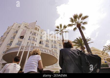 Atmosphäre auf der Croisette während der Filmfestspiele von Cannes 59th in Frankreich am 24. Mai 2006. Foto von Giancarlo Gorassini/ABACAPRESS.COM Stockfoto