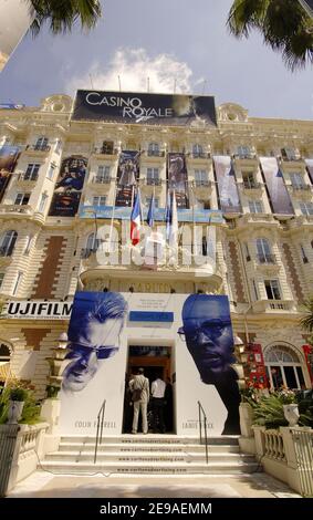 Atmosphäre auf der Croisette während der Filmfestspiele von Cannes 59th in Frankreich am 24. Mai 2006. Foto von Giancarlo Gorassini/ABACAPRESS.COM Stockfoto