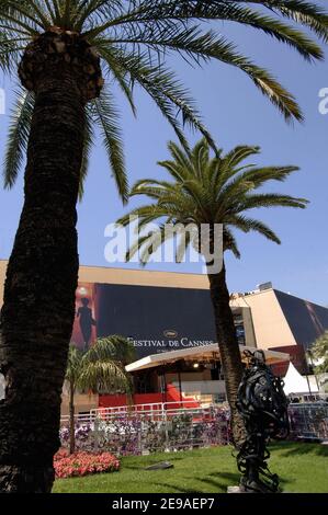 Atmosphäre auf der Croisette während der Filmfestspiele von Cannes 59th in Frankreich am 24. Mai 2006. Foto von Giancarlo Gorassini/ABACAPRESS.COM Stockfoto