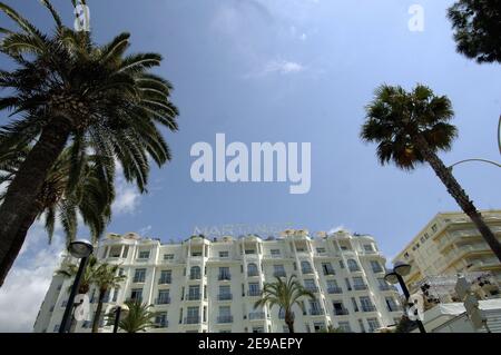 Atmosphäre auf der Croisette während der Filmfestspiele von Cannes 59th in Frankreich am 24. Mai 2006. Foto von Giancarlo Gorassini/ABACAPRESS.COM Stockfoto