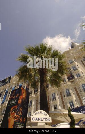 Atmosphäre auf der Croisette während der Filmfestspiele von Cannes 59th in Frankreich am 24. Mai 2006. Foto von Giancarlo Gorassini/ABACAPRESS.COM Stockfoto