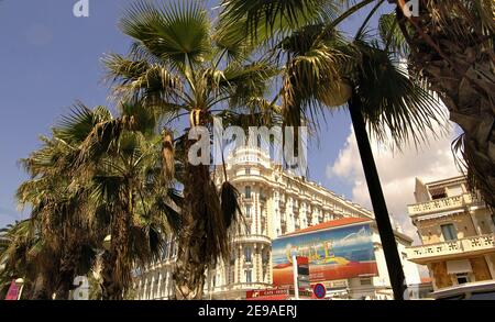 Atmosphäre auf der Croisette während der Filmfestspiele von Cannes 59th in Frankreich am 24. Mai 2006. Foto von Giancarlo Gorassini/ABACAPRESS.COM Stockfoto