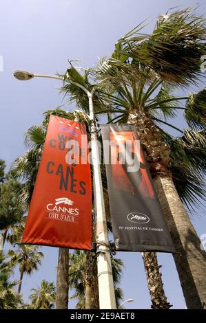 Atmosphäre auf der Croisette während der Filmfestspiele von Cannes 59th in Frankreich am 24. Mai 2006. Foto von Giancarlo Gorassini/ABACAPRESS.COM Stockfoto