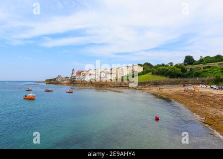 Blick entlang der Küste in Richtung Peveril Point auf dem South-West Coast Path von Swanage, Isle of Purbeck an der Jurassic Coast, Dorset Stockfoto