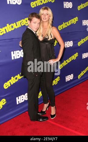 Kevin Connolly und Nicky Hilton kommen bei der Premiere der HBO Original Series 'Entourage' in Los Angeles an, die am 1. Juni 2006 im Cinerama Dome in Los Angeles, CA, USA, stattfand. Foto von Steve Levy/ABACAPRESS.COM Stockfoto