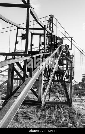 Verlassene Gebäude und Maschinen des Bergbaukomplexes Trabia Tallarita in Riesi, in der Nähe von Caltanissetta, Italien Stockfoto