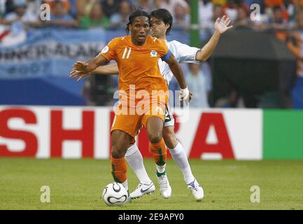 Didier Drogba von der Elfenbeinküste während der Weltmeisterschaft 2006, Weltmeisterschaft 2006, Gruppe C, Argentinien gegen Elfenbeinküste in Hamburg, Deutschland am 10. Juni 2006. Argentinien gewann 2-1. Foto von Christian Liewig/ABACAPRESS.COM Stockfoto