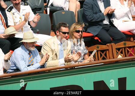 Prinzessin Cristina und ihr Mann Inaki Urdangarin nehmen am 11. Juni 2006 am Finale der French Tennis Open in der Roland Garros Arena in Paris Teil. Foto von Gorassini-Nebinger-Zabulon/ABACAPRESS.COM Stockfoto