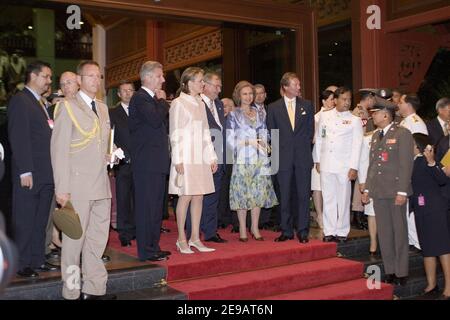 Prinzessin Mathilde und Kronprinz Philippe von Belgien, Königin Sofia von Spanien, Prinz Henrik von Dänemark mit Großherzog Henri von Luxemburg nehmen am 12. Juni 2006 an der Royal Barge Prozession in Bangkok, Thailand, Teil. Der König von Thailand feiert den 60th. Jahrestag seiner Thronbesteigung. Foto von Patrick Durand/ABACAPRESS.COM Stockfoto