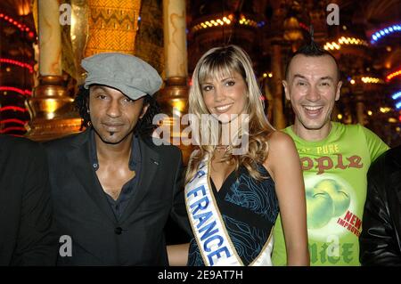 Manu Katche, Alexandra Rosenfeld und Arturo Brachetti nehmen am 12. Juni 2006 an der Einweihung des 'Palais des Mirages' im Musée Grevin in Paris, Frankreich, Teil. Foto von Giancarlo Gorassini/ABACAPRESS.COM Stockfoto