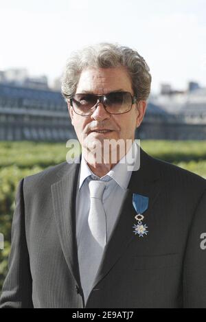 Der französische Komponist Gerard Bourgeois wurde am 12. Juni 2006 von Kulturminister Renaud Donnedieu de Vabres mit der Medaille "Chevalier de la Legion d'Honneur" in Paris, Frankreich, geehrt. Foto von Edouard Bernaux/ABACAPRESS.COM Stockfoto