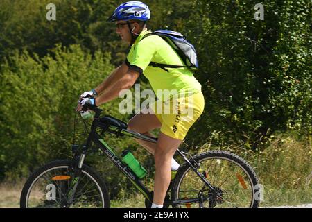 Mavrovo, Mazedonien, September 08 2020. Das Zeitfahrrad-Rennen fand im hügeligen Gelände von Mavrovo statt, für Profi- und Amateurfahrer. Stockfoto