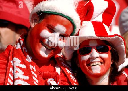 Schweizer Fans während der WM 2006, Gruppe G, Frankreich gegen die Schweiz in Stuttgart, Deutschland am 13. Juni 2006. Das Spiel endete in 0-0 Unentschieden. Foto von Gouhier-Hahn-Orban/Cameleon/ABACAPRESS.COM Stockfoto