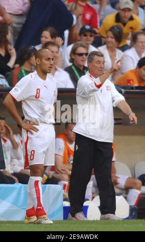 Tunesiens Trainer Roger Lemerre während der WM 2006, Gruppe G, Tunesien gegen Königreich Saudi-Arabien am 14. Juni 2006 im Allianz-Arena-Stadion in München. Das Spiel endete in 2-2 Unentschieden. Foto von Gouhier-Hahn-Orban/Cameleon/ABACAPRESS.COM Stockfoto