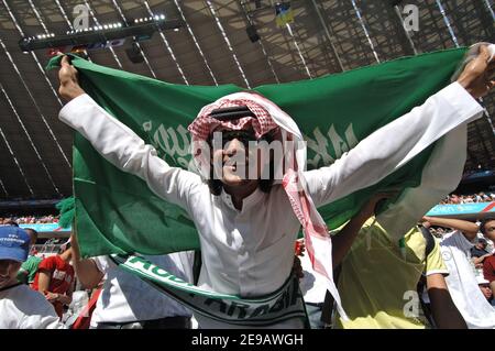 Saudi-Arabiens Fans während der WM 2006, Gruppe G, Tunesien gegen Königreich Saudi-Arabien am 14. Juni 2006 in der Allianz-Arena in München. Das Spiel endete in 2-2 Unentschieden. Foto von Gouhier-Hahn-Orban/Cameleon/ABACAPRESS.COM Stockfoto