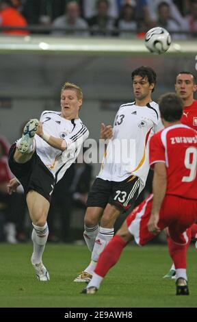 Deutschlands Bastian Schweinsteiger und Michael Ballack während der WM 2006, Deutschland gegen Polen im Signal Iduna Park Stadion in Dortmund, Deutschland am 14, 2006. Deutschland gewann 1-0. Foto von Gouhier-Hahn-Orban/Cameleon/ABACAPRESS.COM Stockfoto