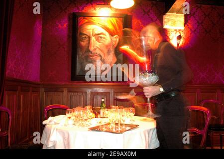 Ambiente im Pariser Club und Restaurant 'Chez Castel' in der Rue Princesse in Paris, Frankreich auf 2006. Foto von Alain Apaydin/ABACAPRESS.COM Stockfoto