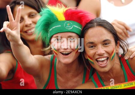 Portugal-Fans während der WM 2006, Portugal gegen Iran im FIFA-WM-Stadion in Frankfurt am 17. Juni 2006. Portugal gewann 2-0. Foto von Gouhier-Hahn-Orban/Cameleon/ABACAPRESS.COM Stockfoto