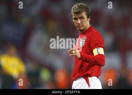 Englands David Beckham bei der WM 2006, Gruppe B, Schweden gegen England im Rhein-Energie-Stadion in Köln, Deutschland am 20. Juni 2006. Das Spiel endete in 2-2 Unentschieden. Foto von Christian Liewig/ABACAPRESS.COM Stockfoto