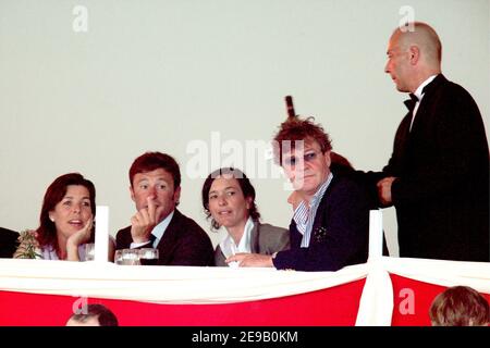 Prinzessin Caroline von Monaco, ihr Mann Ernst-August und Freunde beobachten das Internationale Springen von Monte Carlo, 22. Juni 2006, am ersten Tag. Foto von Orban/ABACAPRESS.COM Stockfoto