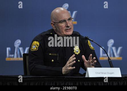 Tampa, Usa. Februar 2021, 03rd. Tampa Polizeichef Brian Dugan spricht während einer Pressekonferenz im Tampa Convention Center, um Sicherheitsmaßnahmen für Super Bowl LV in Tampa, Florida am Mittwoch, 3. Februar 2021 zu diskutieren. Foto von Steve Nesius/UPI Kredit: UPI/Alamy Live Nachrichten Stockfoto