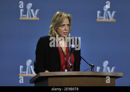 Tampa, Usa. Februar 2021, 03rd. NFL Chief Security Officer Cathy Lanier spricht während einer Pressekonferenz im Tampa Convention Center, um Sicherheitsmaßnahmen für Super Bowl LV in Tampa, Florida am Mittwoch, 3. Februar 2021 zu diskutieren. Foto von Steve Nesius/UPI Kredit: UPI/Alamy Live Nachrichten Stockfoto