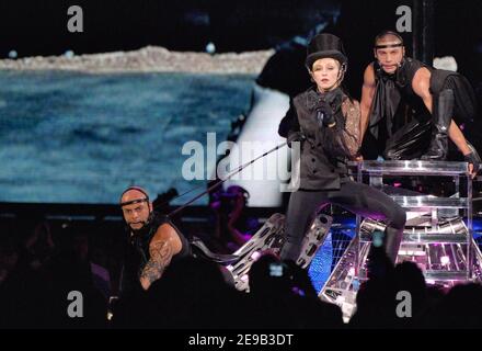 DIE US-Sängerin Madonna tritt am Mittwoch, den 28. Juni 2006, im Madison Square Garden in New York, NY, USA, auf. Foto von Gregorio Binuya/ABACAPRESS.COM Stockfoto