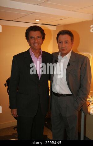 Jack lang, Michel Drucker lors de l'enregistrement de l'Emission Vivement Dimanche a Paris, France, le 10 Mai 2006. Foto Max Colin/ABACAPRESS.COM Stockfoto