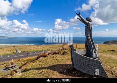 Limavady, Nordirland, Großbritannien. 29th. April 2016. Manannán Mac Lir, der keltische gott des Meeres und die Broighter god Skulptur von John Darren Sutton. Stockfoto