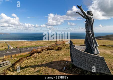 Limavady, Nordirland, Großbritannien. 29th. April 2016. Manannán Mac Lir, der keltische gott des Meeres und die Broighter god Skulptur von John Darren Sutton. Stockfoto