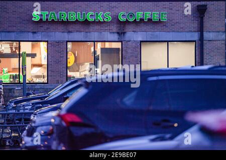 Athen, Usa. Februar 2021, 02nd. Das Starbucks Coffee-Logo ist in einem ihrer Geschäfte in Athen zu sehen. Kredit: SOPA Images Limited/Alamy Live Nachrichten Stockfoto