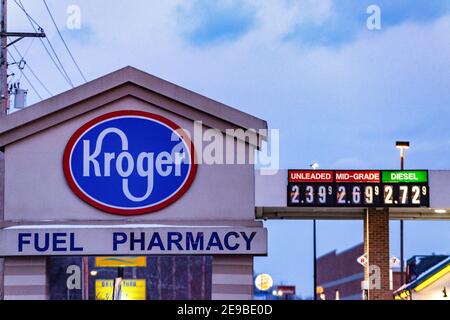 Athen, Usa. Februar 2021, 02nd. Kroger Logo ist an einer ihrer Filialen in Athen zu sehen. Kredit: SOPA Images Limited/Alamy Live Nachrichten Stockfoto