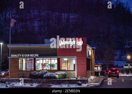 Athen, Usa. Februar 2021, 02nd. Wendys Logo ist in einem ihrer Geschäfte in Athen zu sehen. Kredit: SOPA Images Limited/Alamy Live Nachrichten Stockfoto