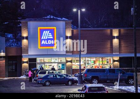 Athen, Usa. Februar 2021, 02nd. Ein Aldi-Logo ist in einem ihrer Geschäfte in Athen zu sehen. Kredit: SOPA Images Limited/Alamy Live Nachrichten Stockfoto