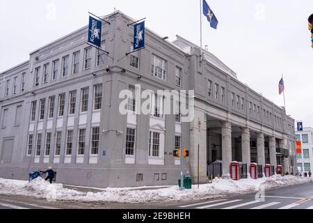 NEW YORK, NY – FEBRUAR 03: Kaufman Astoria Studios gesehen in Queens am 3. Februar 2021 in New York City. Apple TV+ schloss einen Deal ab, um in den Kaufman Astoria Studios in einen neuen Raum zu ziehen, um Originalinhalte zu produzieren, so die Immobilienzeitschrift The Real Deal. Kredit: Ron Adar/Alamy Live Nachrichten Stockfoto