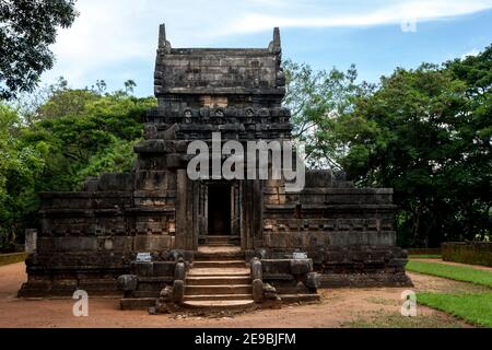 Das buddhistische Bildhaus (gedige) in Nalanda Gedige bei Matale in Sri Lanka. Die Struktur wurde im südindischen Stil gebaut. Stockfoto