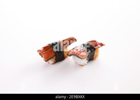 Aal Sushi Aal Nigiri Sushi japanisches Essen in weiß isoliert Hintergrund Stockfoto