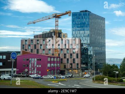 Reykjavik, Island -27. Juli 2017: Moderne Apartmentgebäude und Büros in Reykjavik. Island Stockfoto