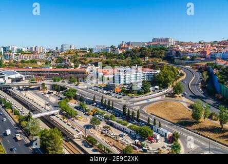 Portugal, Lissabon, 09. Oktober 2018: Panoramablick auf Lissabon. Reisen Portugal. Straßen und Brücken in der großen europäischen Stadt. Stockfoto