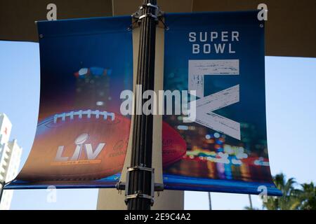 Mittwoch, 3. Februar 2021; Tampa, FL, USA; EINE allgemeine Ansicht der Banner hängen an der Super Bowl Erfahrung in Tampa Riverwalk. Das Tampa Bay Buccan Stockfoto